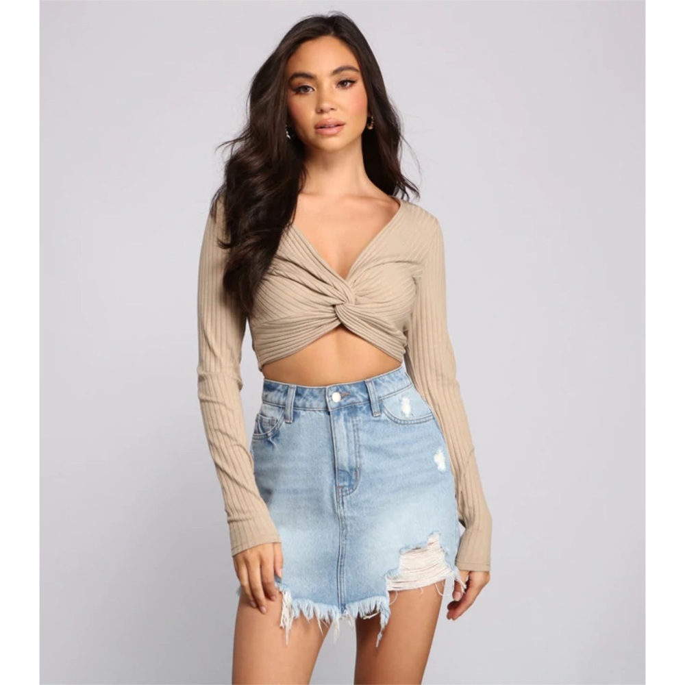 Twist Crop Top - Picture 3 of 6